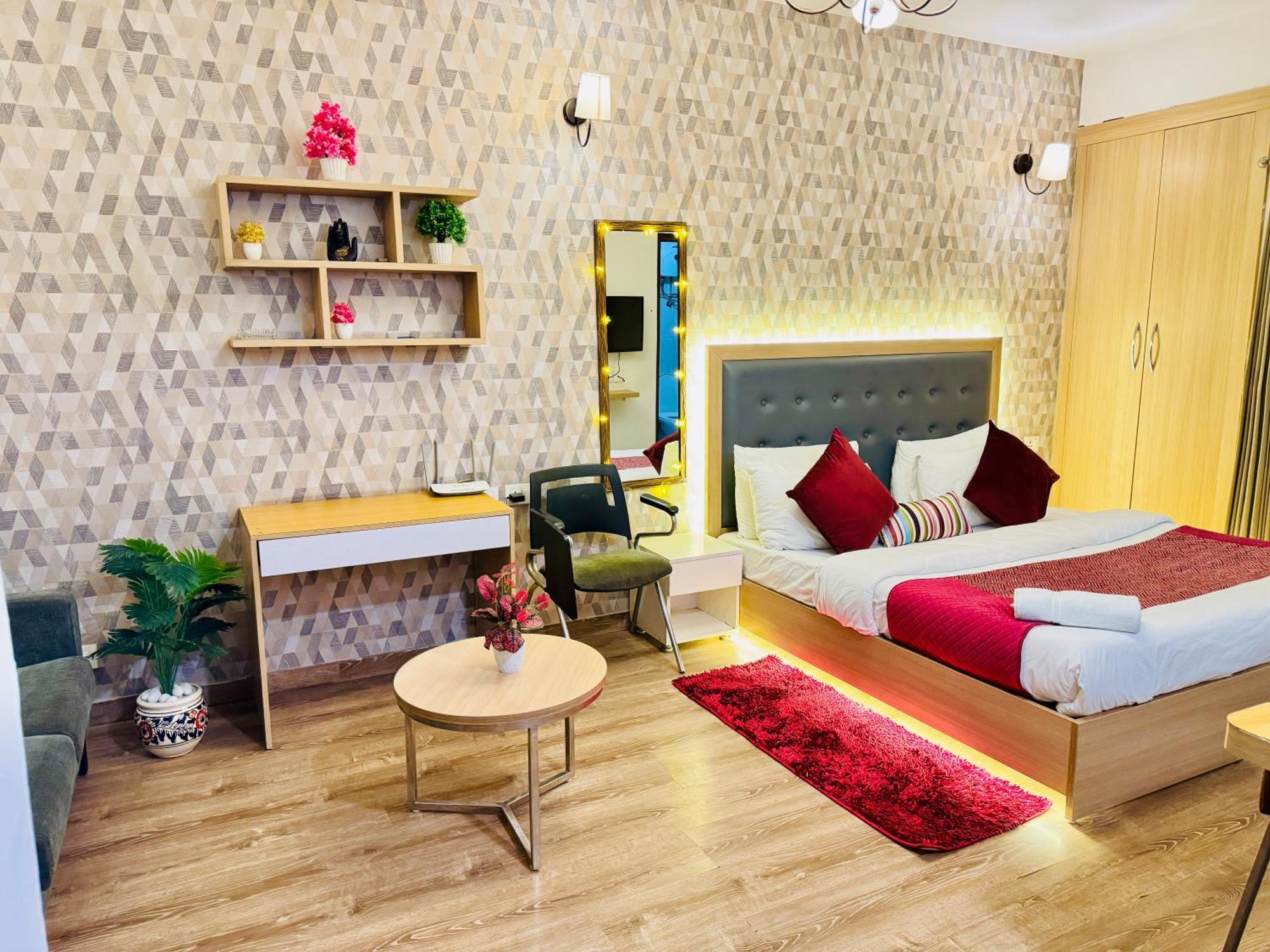Netflix & Chill By Buddieshome Apartment Noida