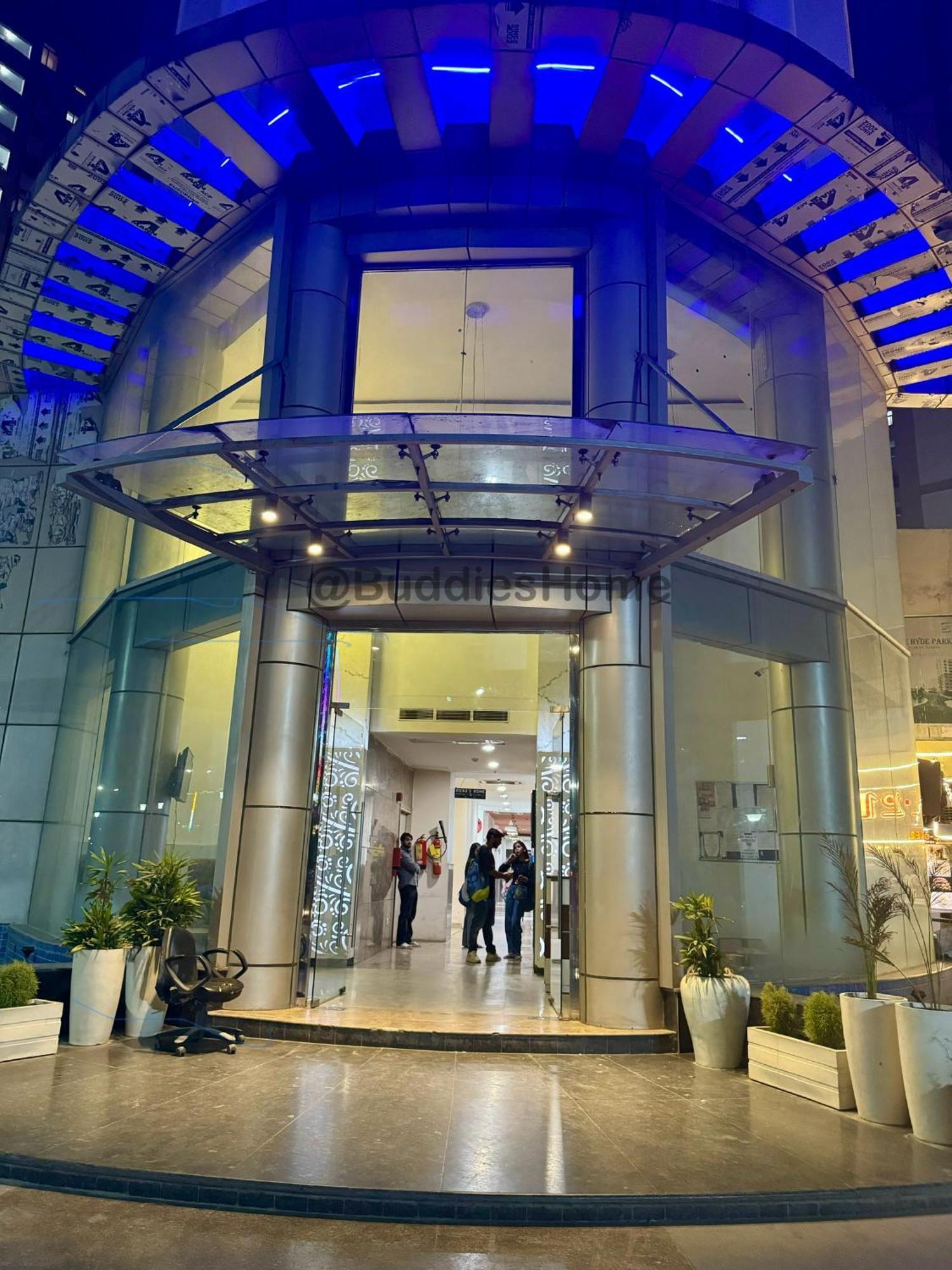 Netflix & Chill By Buddieshome Noida