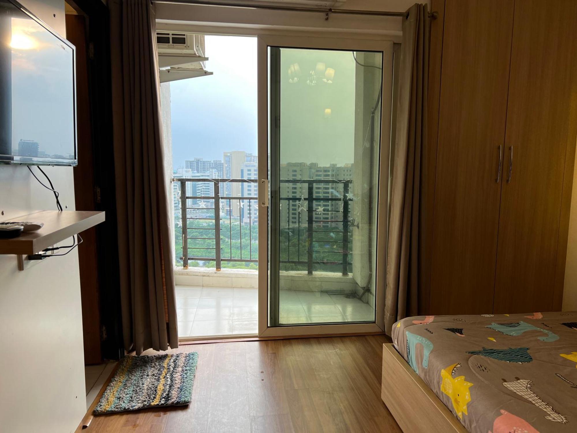 Netflix & Chill By Buddieshome Apartment Noida